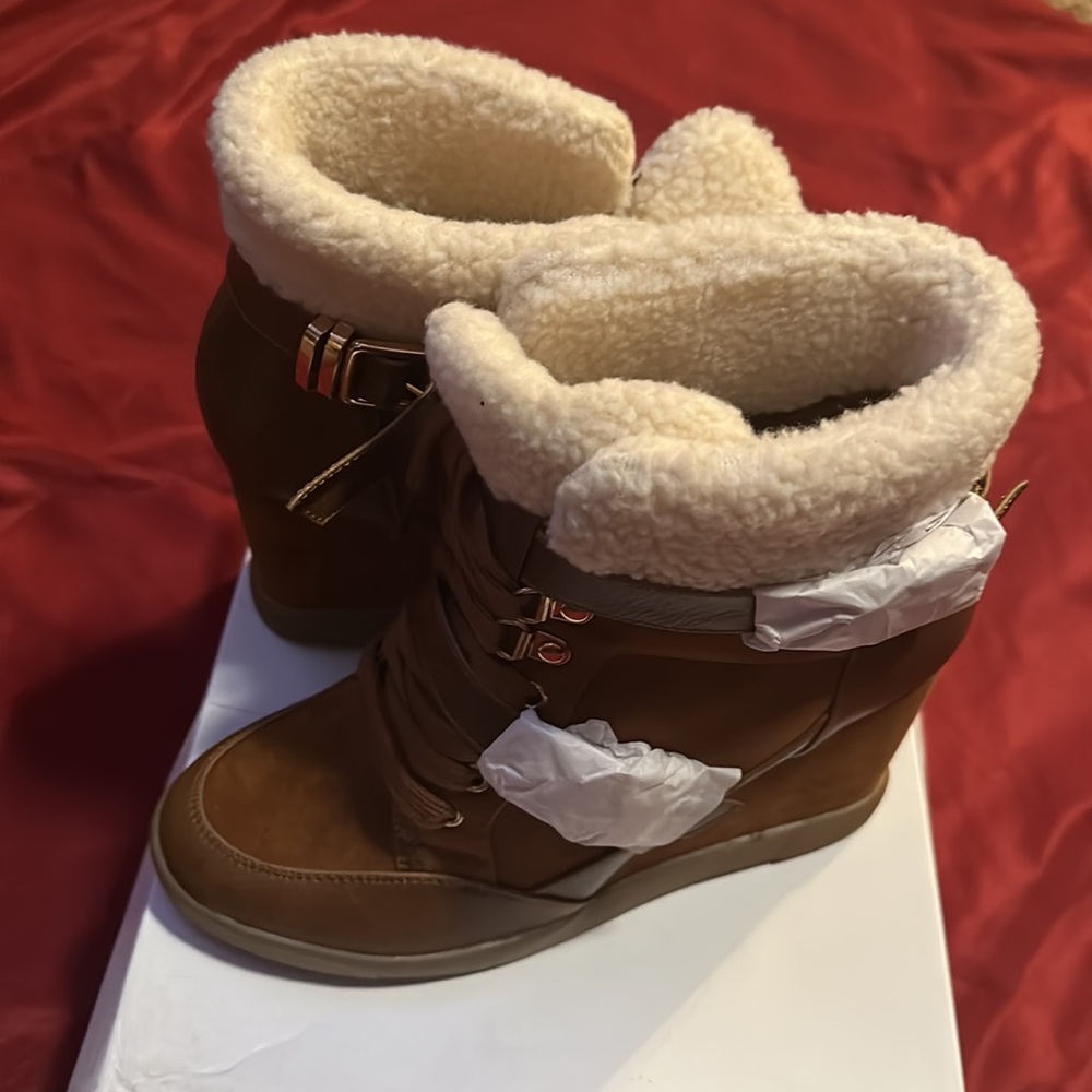 Never been Worn Cognac Heel Show Boots. Has a few Scratches on right heel. - Picture 3 of 6